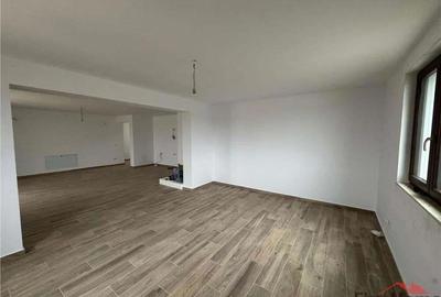 Vila deosebita Parter + Mansarda de vanzare in Odobesti - 14