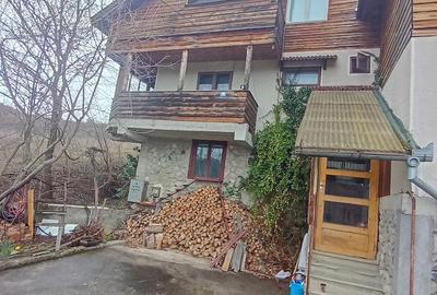 Casă cu 5 camere cu Teren 1370 Mp în Berislăvești - 2