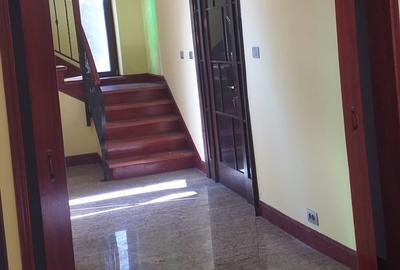 Casă cu 6 camere cu Canalizare în Băneasa - 5