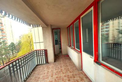 Apartament cu 3 camere decomandat în 13 Decembrie - 2