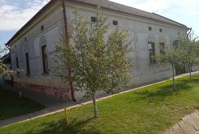 CASA BOIEREASCA pe colt  in Nadlac, Independentei colt cu M. Eminescu - 3