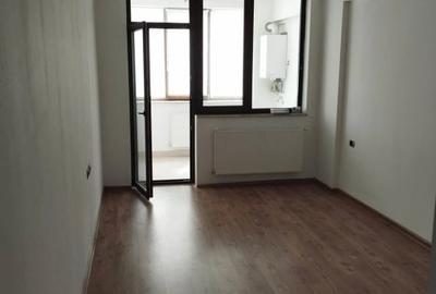 Apartament cu 3 camere decomandat în Tractorul