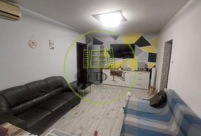 Apartament cu 3 camere semidecomandat în Rovine