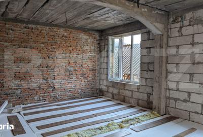 Casă cu 7 camere cu Teren 1656 Mp în Hulubești - 3
