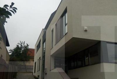 Spațiu comercial, de 700 mp, în Central - 3