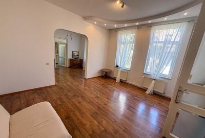 Apartament cu 3 camere semidecomandat, mobilat în Armeneasca