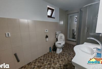 Casă cu 5 camere cu Teren 700 Mp în Piața Centrală - 11