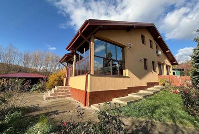 Casă cu 3 camere cu Teren 1500 Mp în Gura Văii - 1