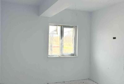 Casă cu 4 camere cu Teren 469 Mp în Rediu