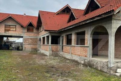 Casa de vanzare la rosu, 10 camere, 246,50 mp, zona Exterior - 2