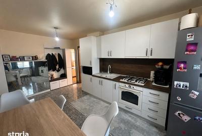 Apartament cu 3 camere semidecomandat în Craiovița Nouă - 1