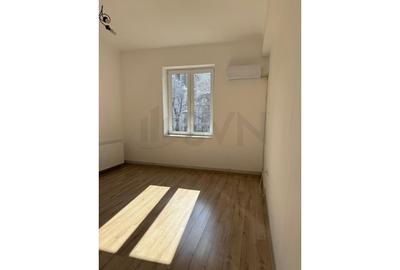 Apartament cu 3 camere semidecomandat în P-ța Romană - 6