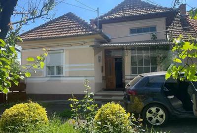 Casă cu 4 camere cu Teren 275 Mp în Central - 1