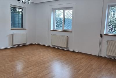 Apartament cu 3 camere de vanzare in zona Costin Georgian - 2