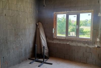 Casă cu 2 camere decomandat în Girișu de Criș - 8