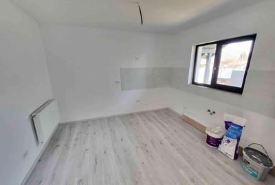 Casă cu 3 camere cu Teren 400 Mp în Letea Veche - 2