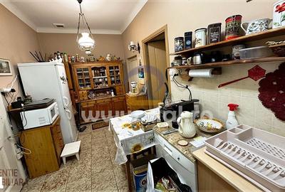Casă cu 4 camere semidecomandat cu Teren 750 Mp în Central - 2