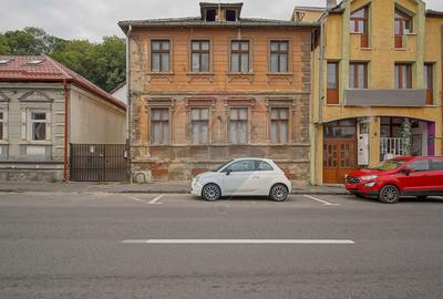 Vila pe str Alexandru Ioan Cuza, 10 camere, S + P + E, teren 282 mp - 1