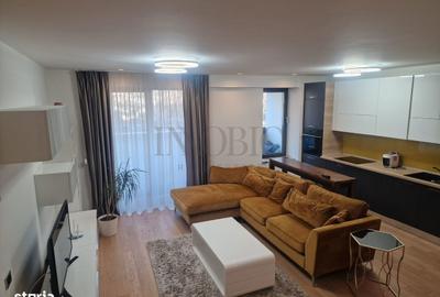Apartament cu 3 camere semidecomandat, mobilat în Pipera