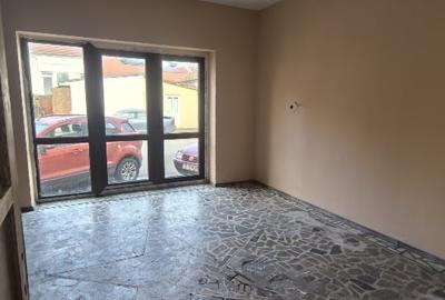 Casă situată Ultracentral având destinația de spatiu comercial cu 3 accese - 9