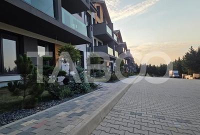 Apartament cu 3 camere decomandat în Cristian