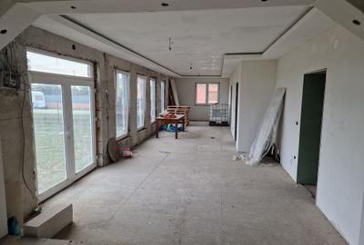 Casă cu 3 camere în Central