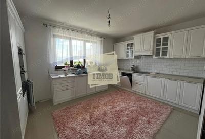 Casă cu 4 camere cu Teren 500 Mp în Central - 2