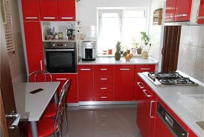 Apartament cu 4 camere decomandat, mobilat în Steaua