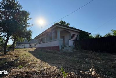 Casă cu 3 camere cu Teren 700 Mp în Săucești