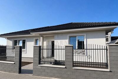 Casă cu 4 camere cu Teren 400 Mp în Utvin