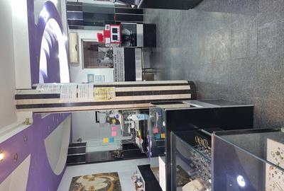 Spațiu comercial, de 360 mp, în Central - 3