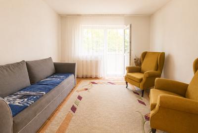 Apartament cu 3 camere semidecomandat în Girocului