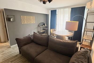 Apartament cu 3 camere semidecomandat în Moșilor