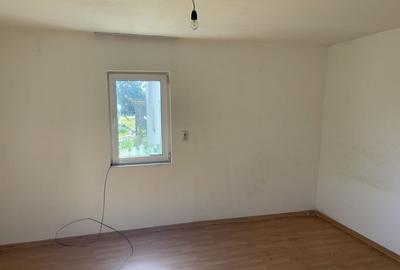 Casă cu 3 camere în Dărmănești