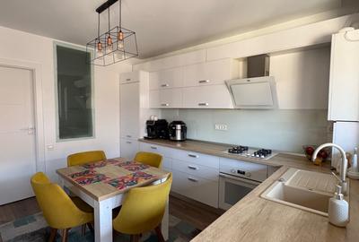 Apartament cu 3 camere decomandat în Florești
