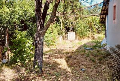 Casă cu 2 camere cu Teren 498 Mp în Humele