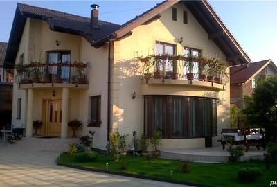 Casă cu 5 camere cu Teren 380 Mp în Central - 2