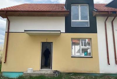 Casă cu 4 camere cu Teren 400 Mp în Fratelia - 2