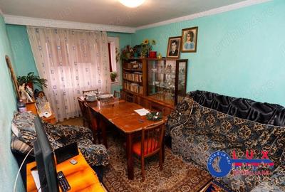 Apartament cu 3 camere decomandat în Piața Nouă - 2