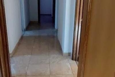 Casă cu 3 camere decomandat în Theodor Pallady