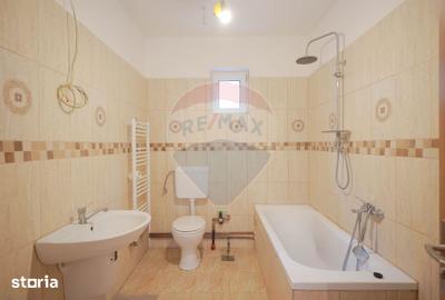 Casă cu 4 camere cu Teren 2440 Mp în Oșorhei - 1