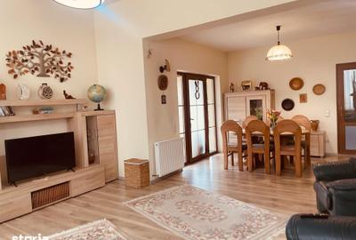 Casă cu 5 camere cu Teren 600 Mp în Central - 1