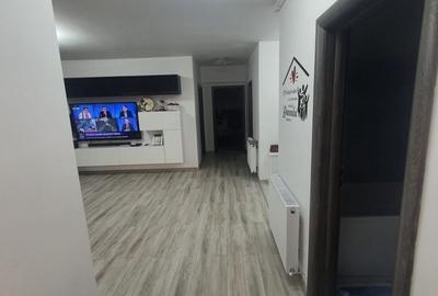Apartament cu 4 camere decomandat în Central
