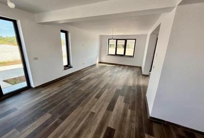 Casă cu Teren 340 Mp în Central - 3