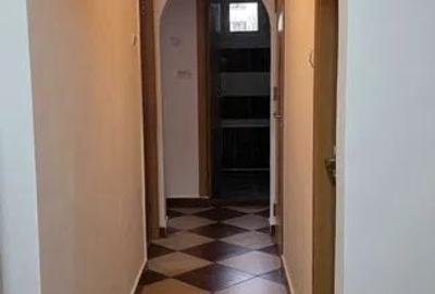 Apartament cu 3 camere decomandat în Runcu - 1
