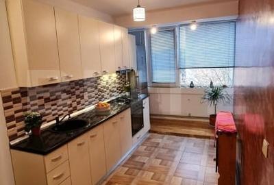 Apartament cu 3 camere semidecomandat, mobilat în Hunedoara