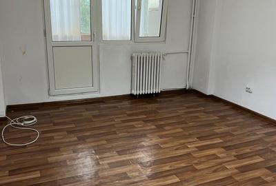 Apartament cu 2 camere decomandat în Republicii
