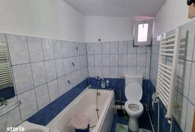 Apartament cu 2 camere decomandat în Nicolina