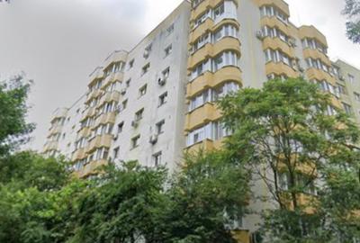 Apartament cu 3 camere decomandat în Tei