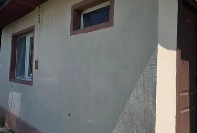 Casă cu 3 camere în Ariceștii Rahtivani